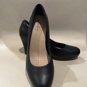 Clarks 2.5" heel black leather pumps